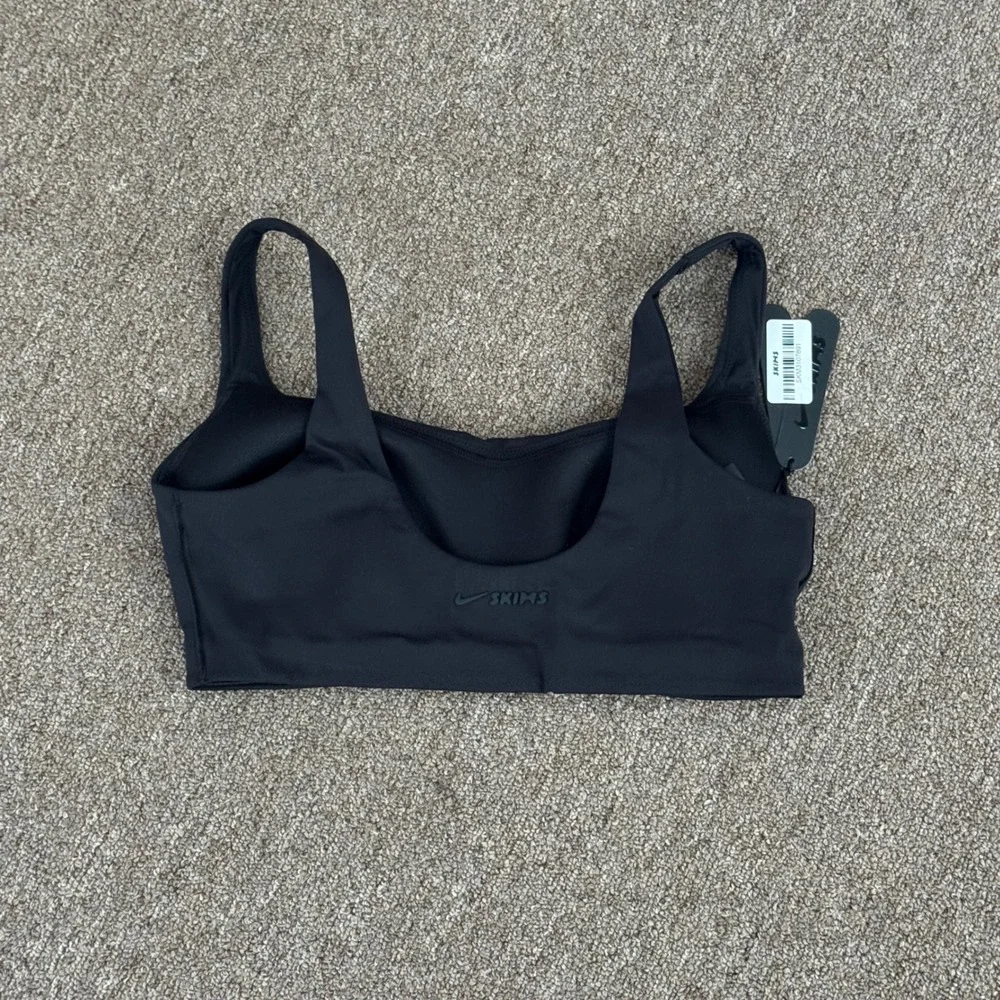 Nike x SKIMS Matte Scoop Neck Bra Obsidian Black BR-SPT-2723 Mens Size M NWT - Picture 2 of 3